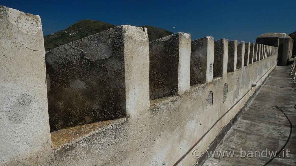 DSCN8848.JPG - Le mura del Castello di Lipari